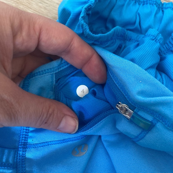 Lululemon Work It Out Short Beach Blanket Blue Size 4 - Picture 3 of 7